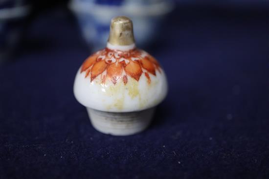 A Chinese rouge de fer and gilt dragon snuff bottle vase and cover and a snuff bottle, late 19th century tallest 17cm